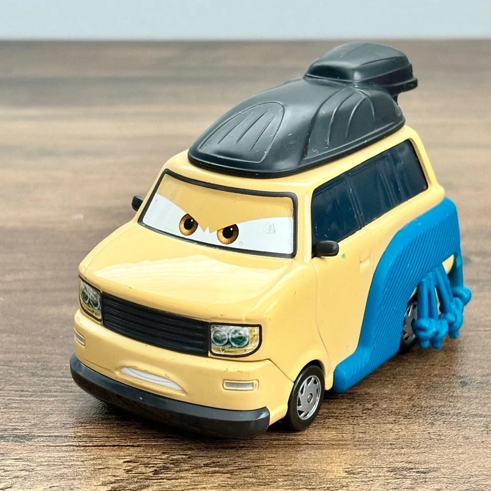Disney Pixar Cars 2 Deluxe #7 Pinion Tanaka Diecast Sumo Wrestler Toy Car Mattel
